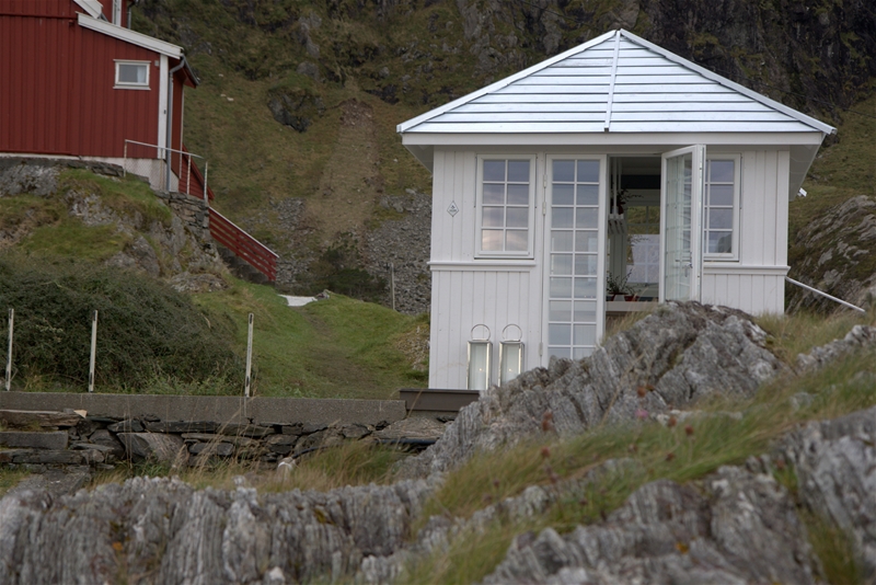 Hus i ett bergigt landskap