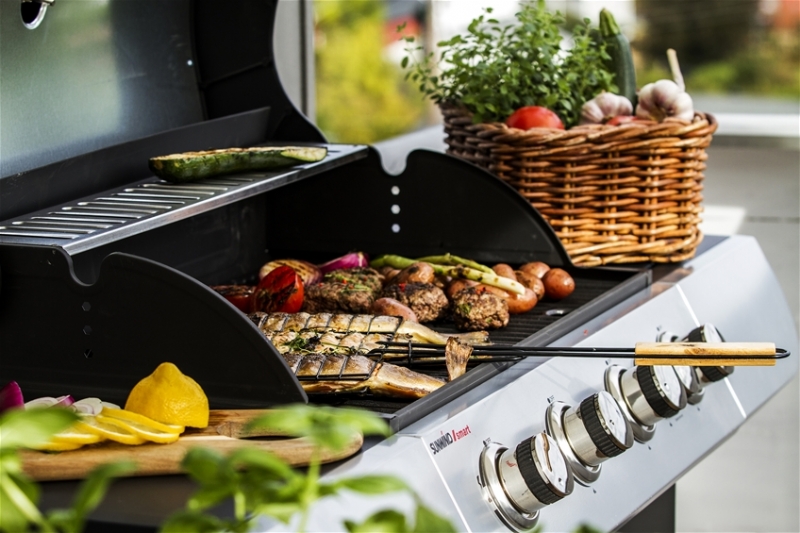 Grill med kött och grönsaker