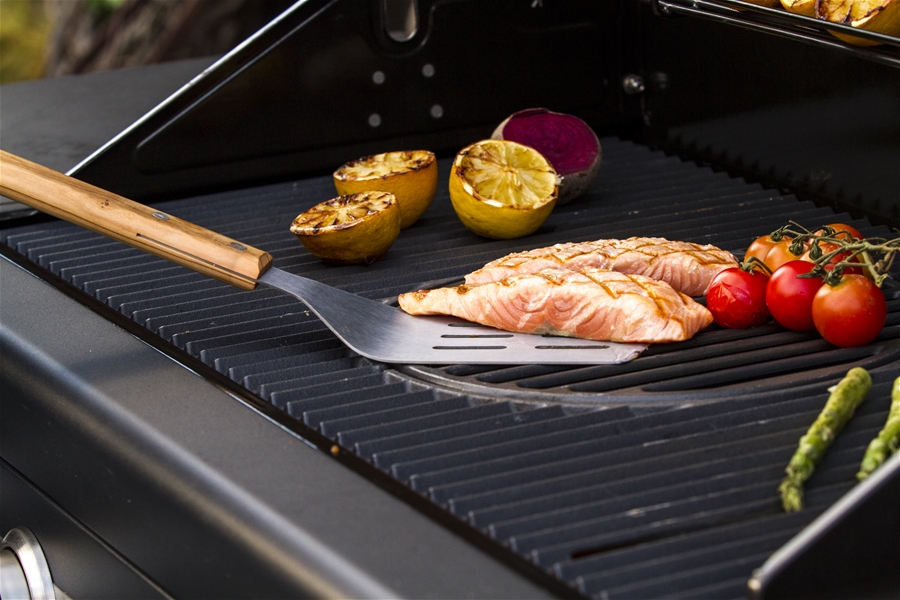 Grillar lax och grönsaker