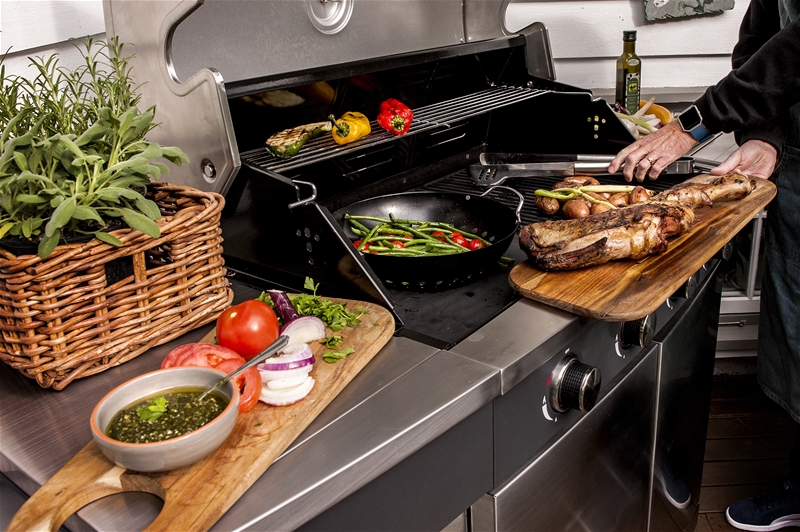 Grillar kött och grönsaker