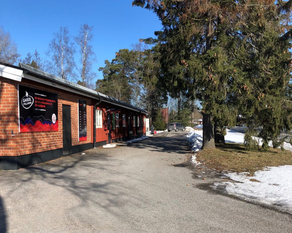 Fasad på Gasolfyllarnas fyllningsstation i Norrtälje